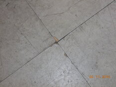 Asbesthaus - Site: Single and 2-layer asbestos-containing floor coverings such as Floor-Flex plates, linoleum + dark bituminous adhesives | © 2019, CRB Analyse Service GmbH | © CRB Analyse Service GmbH